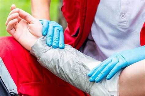 Kimyasal Yanıklarda Risk ve Öncelikli Müdahale Yöntemleri Kimyasal Yanıklarda Risk ve Öncelikli Müdahale Yöntemleri