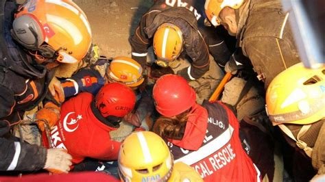 Yanık Tedavisinde Uzmanlardan Acil Müdahale Sırasında Dikkat Edilmesi Gerekenler Yanık Tedavisinde Uzmanlardan Acil Müdahale Sırasında Dikkat Edilmesi Gerekenler